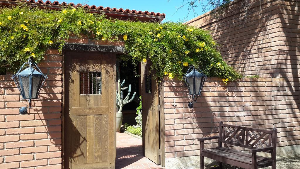 Desert Trails Bed & Breakfast Tanque Verde Luaran gambar